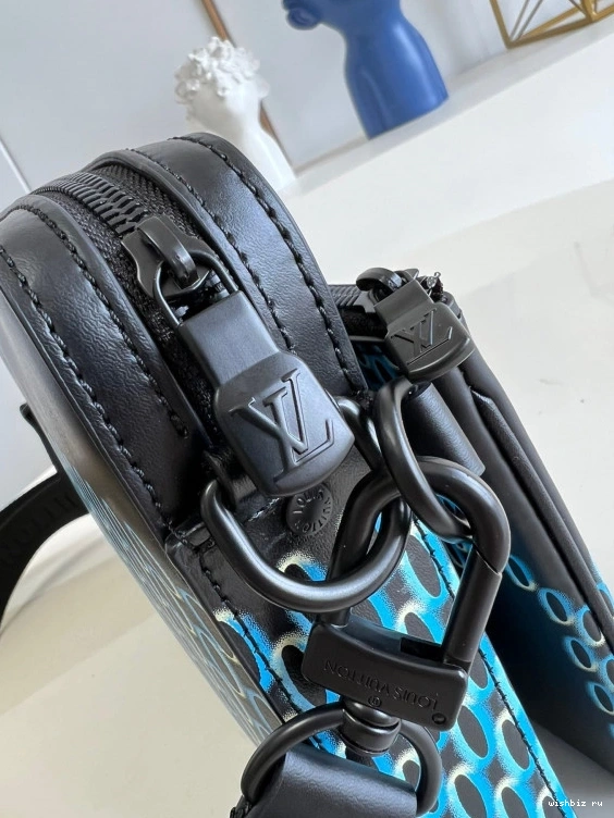 WIS TRIO VUITTON LOUIS MESSENGER 1121